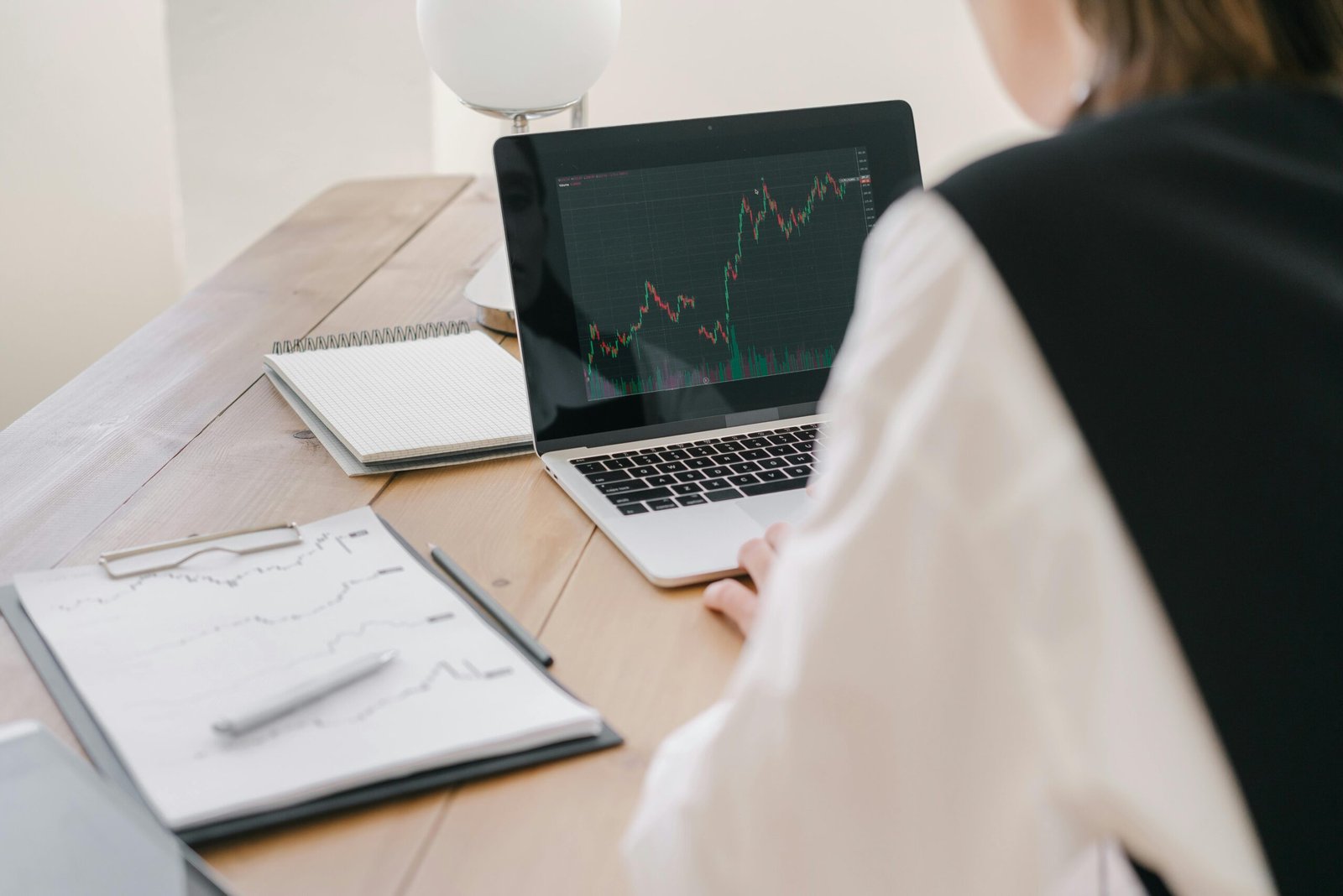 Person analyzing market size formula on a laptop with graphs.