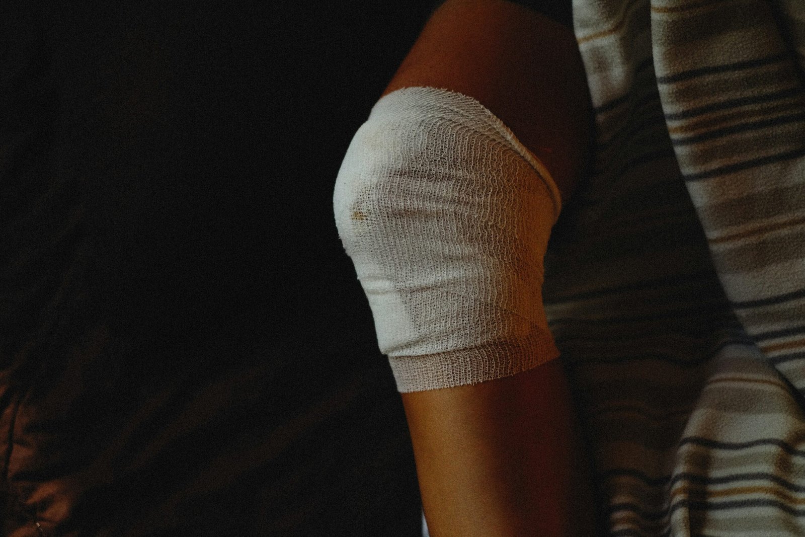 A knee wrapped in bandage