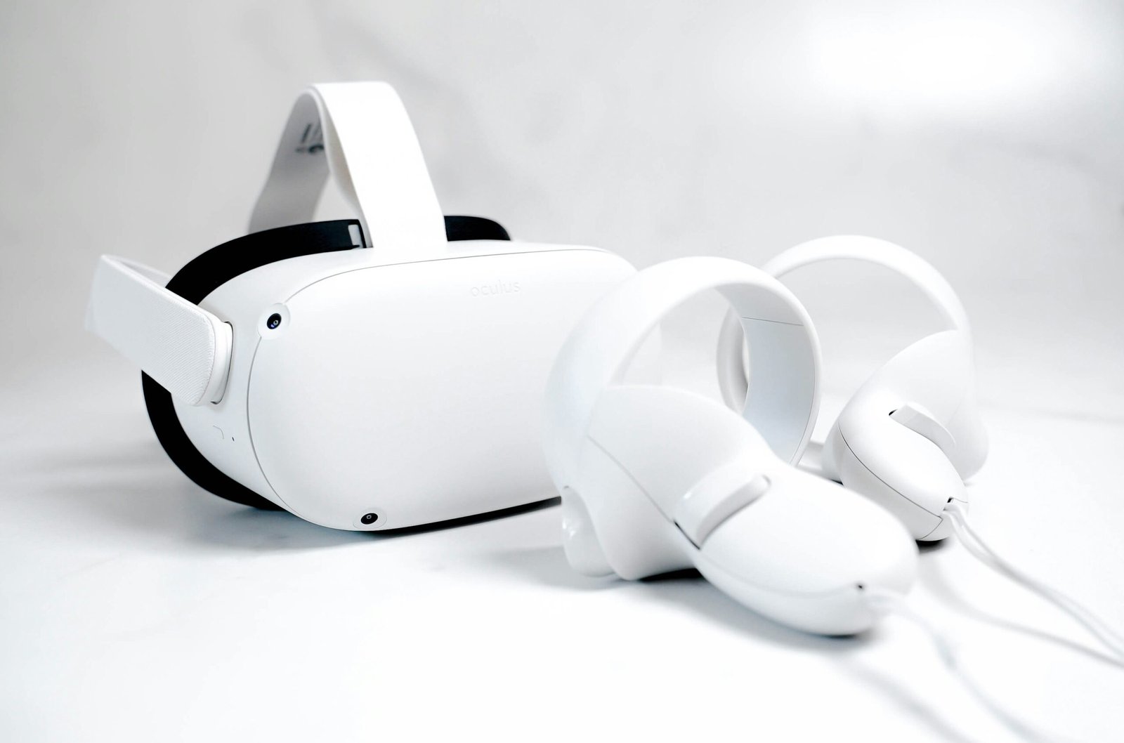 White gaming VR headset