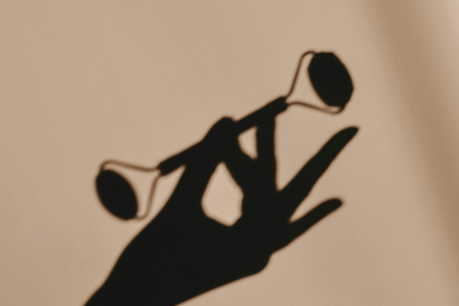 Face massager shadow