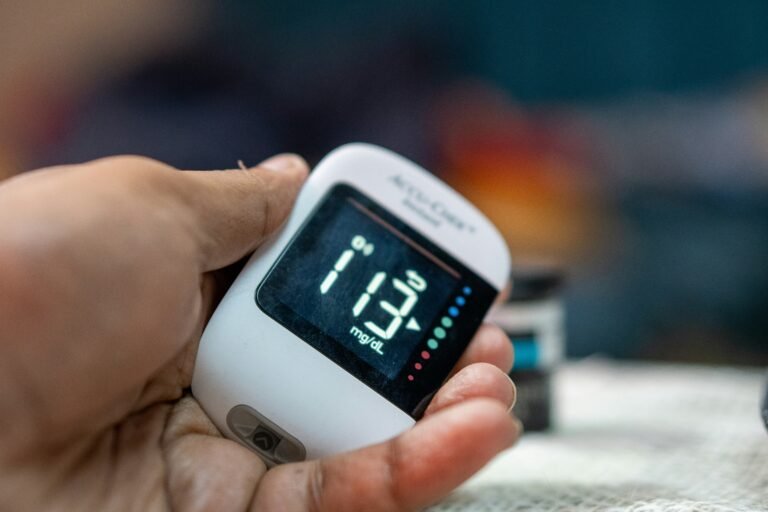 Wearable blood pressure monitor